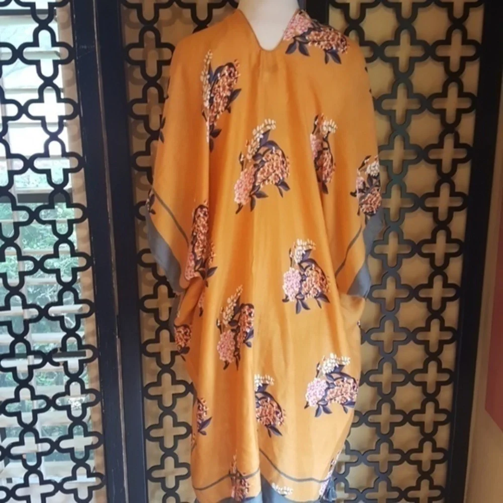 NWT  GOLDEN‎ GRAY TASSEL KIMONO